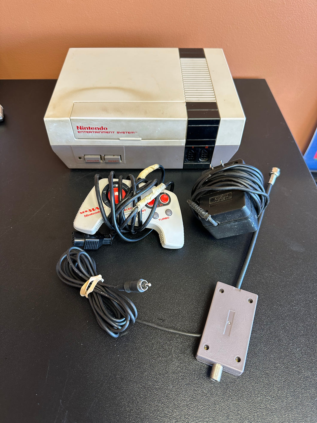 NES Console NES-001 with 1 wired Controller Tested-Works Preowned