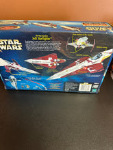 Load image into Gallery viewer, HASBRO 2001 STAR WARS AOTC OBI-WAN KENOBI’S JEDI STARFIGHTER WITH BOX PREOWNED

