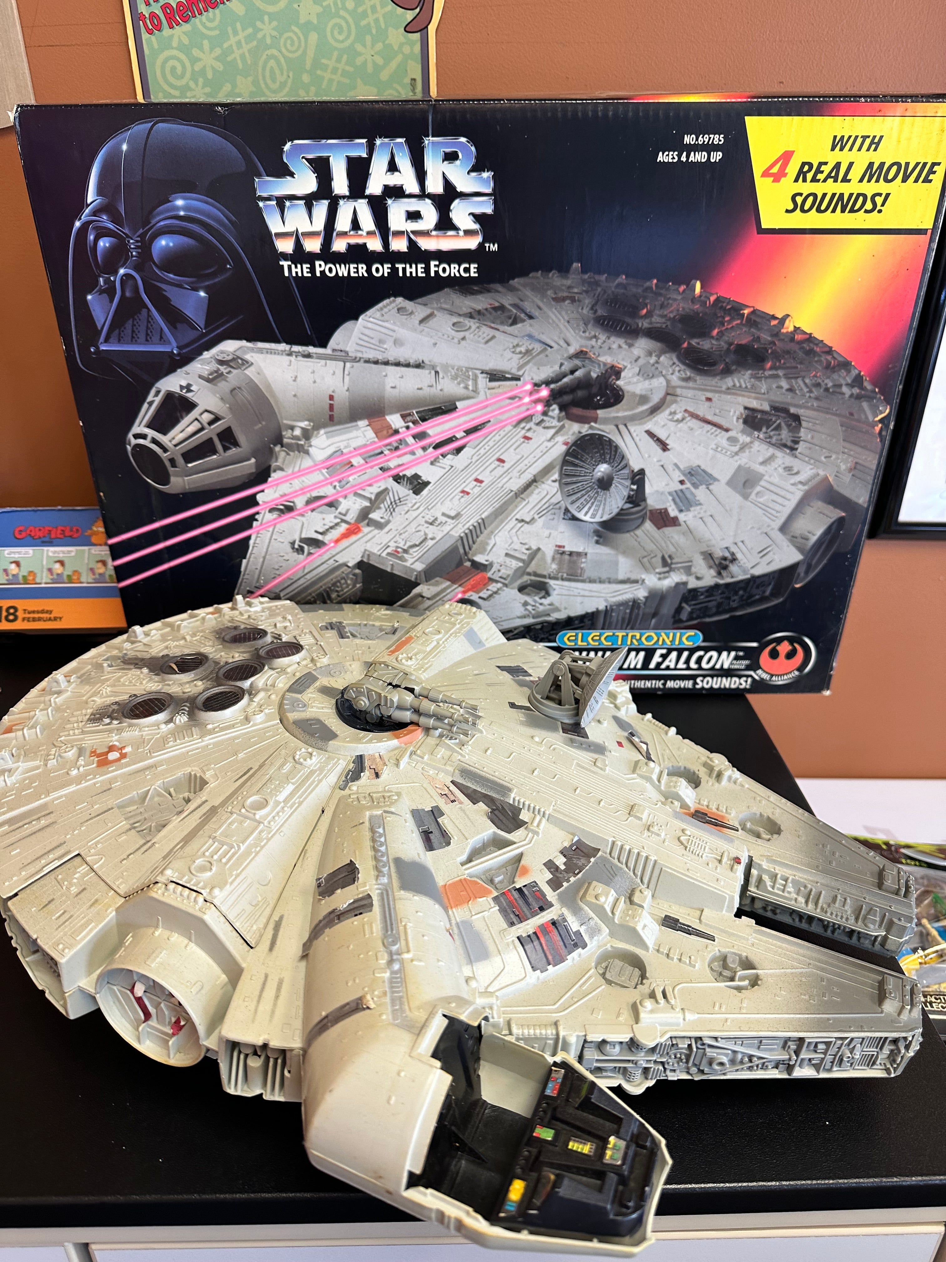 KENNER 1995 MILLENNIUM FALCON WITH BOX NON WORKING INCOMPLETE ...