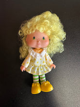 Load image into Gallery viewer, Strawberry Shortcake 1981 Lemon Meringue No Hat Preowned Doll
