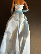 Load image into Gallery viewer, Disney Princess &amp; The Frog Tiana Light up Dress with Sound Preowned Doll
