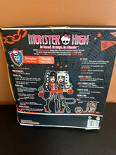 Load image into Gallery viewer, Monster High Meowlody &amp; Purrsephone Sister Pack Missing Bags Preowned Dolls
