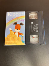 Load image into Gallery viewer, Kipper Fun in the Sun VHS Preowned
