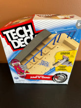 Load image into Gallery viewer, Tech Deck Jump N’ Grind with Finger Board
