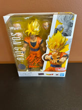 Load image into Gallery viewer, S.H.Figuarts DRAGONBALL Z SS FULLPOWER SON GOKU SIGNED Peter Kelamis NO COA
