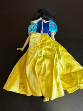 Load image into Gallery viewer, Franklin Mint Heirloom Dolls Snow White 13” Preowned Broken Figure
