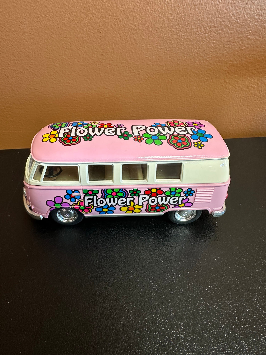 Kinsmart 1962 Volkswagen Pink “Flower Power” Classical Bus KT5060 1/32 Preowned