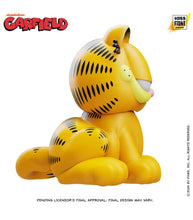 Load image into Gallery viewer, Boss Fight Studios Garfield 1:1 Scale Gigantic Figure Displayed
