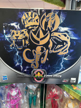 Load image into Gallery viewer, THREEZERO Power Rangers 6 Figure Set with 4 Autographs

