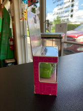 Load image into Gallery viewer, SHOPKINS Cutie Cars 08 Peely Apple Wheels
