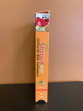 Load image into Gallery viewer, Clifford THE BIG RED DOG Clifford’s BIG Halloween VHS preowned
