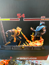 Load image into Gallery viewer, Iron Studios Mortal Kombat Klassic Fatality Scorpion vs. Sub-Zero Deluxe Art Scale 1/10 Statue

