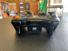 Load image into Gallery viewer, XBOX 360 S Console 4GB MODEL 1439 with Controller &amp; KINECT Preowned
