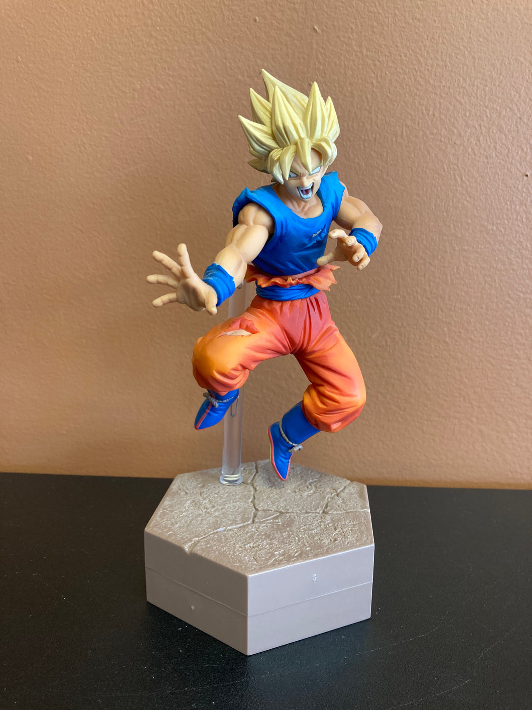 Dragonball Kai DXF Vol.6 Super Saiyan Gokou Figure Preowned