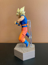 Load image into Gallery viewer, Dragonball Kai DXF Vol.6 Super Saiyan Gokou Figure Preowned
