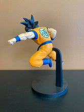Load image into Gallery viewer, Dragonball Match Makers Son Goku Figure Preowned
