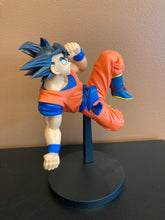 Load image into Gallery viewer, Dragonball Matchmakers Son Goku figure preowned
