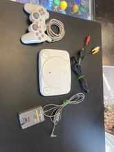 Load image into Gallery viewer, Playstation PS One SCPH-101 with 1 wired controller PREOWNED
