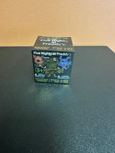Load image into Gallery viewer, Five Nights at Freddy’s Movie Blind Box Backpack Clip Mini-Figure
