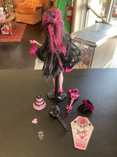 Load image into Gallery viewer, MATTEL Monster High 2011 Sweet 1600 Draculaura Doll PREOWNED
