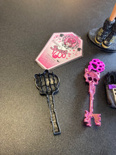 Load image into Gallery viewer, MATTEL Monster High 2011 Sweet 1600 Clawdeen Wolf Doll PREOWNED
