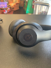 Load image into Gallery viewer, Studio 3 Wireless Beats headphones
