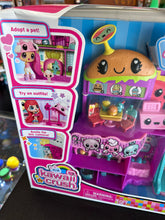 Load image into Gallery viewer, Kawaii Crush Hyper Happy Mall Playset Sealed
