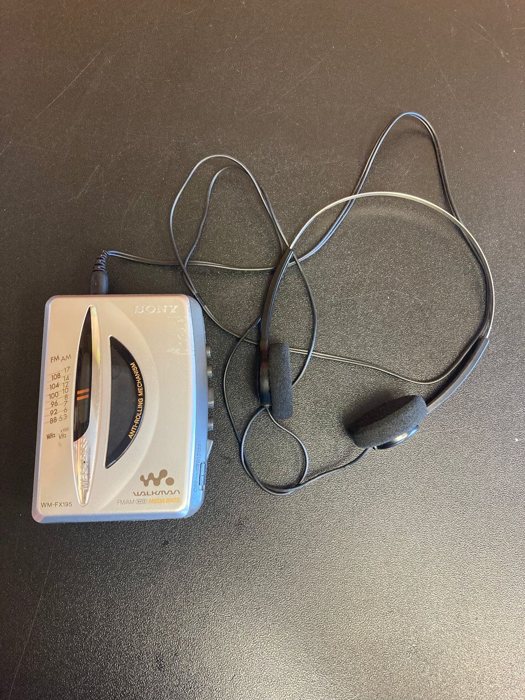 SONY WALKMAN WM-FX195 Tested Working New Belt