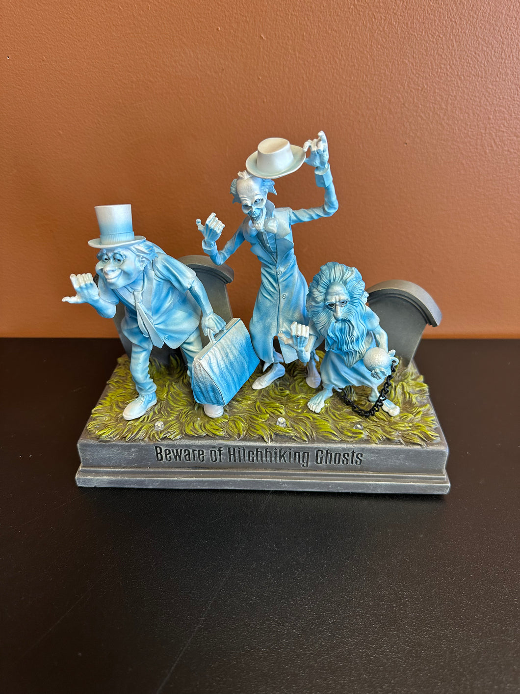 Disney Showcase Haunted Manison Hitchhing Ghost Light Up Statue Preowned