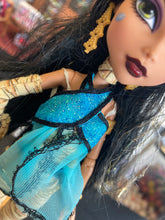 Load image into Gallery viewer, MATTEL Monster High 2010 ORIGINAL Cleo DeNile Doll PREOWNED
