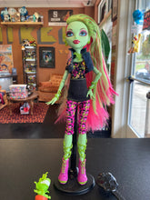 Load image into Gallery viewer, MATTEL Monster High 2012 ORIGINAL Venus McFlytrap Doll PREOWNED
