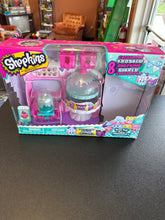 Load image into Gallery viewer, Shopkins Food Fair Foire Alimentaire Frosted Cupcake Queen Cafe Missing Shopkins
