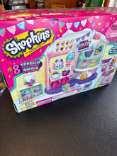 Load image into Gallery viewer, Shopkins Food Fair Foire Alimentaire Frosted Cupcake Queen Cafe Missing Shopkins
