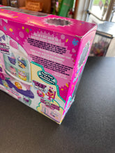 Load image into Gallery viewer, Shopkins Food Fair Foire Alimentaire Frosted Cupcake Queen Cafe Missing Shopkins
