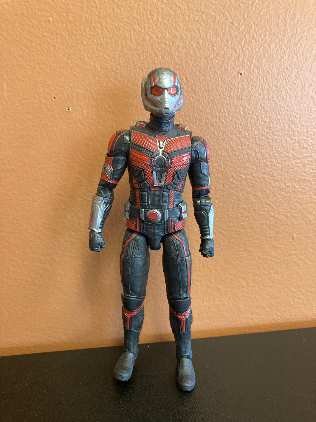 Marvel Legends Ant-Man Quantumania Missing 1 Head Preowned Figure