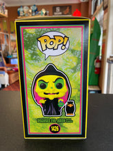 Load image into Gallery viewer, FUNKO POP DISNEY VILLAINS Disguised Evil Queen With Raven 1426 Box Lunch Exclusive

