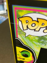 Load image into Gallery viewer, FUNKO POP DISNEY VILLAINS Disguised Evil Queen With Raven 1426 Box Lunch Exclusive
