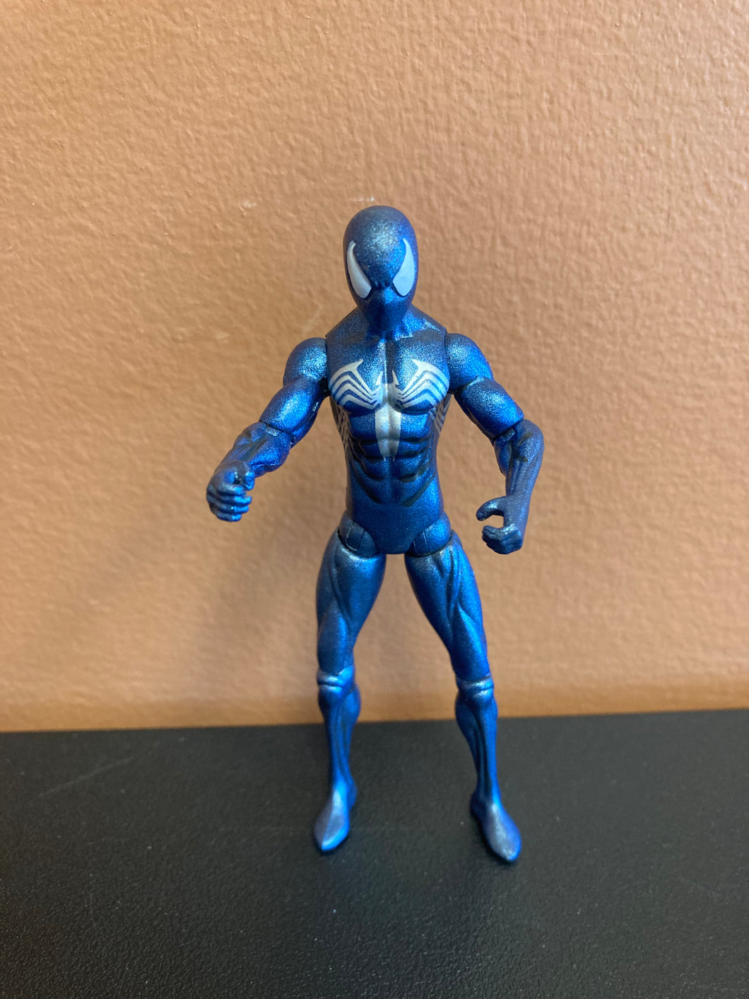 Marvel Universe Blue Metallic Suit Spider-Man Preowned Figure