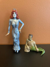 Load image into Gallery viewer, TOTS House Of 1000 Corpses Showtime Baby Firefly 5” Set Of 2 Complete Preowned Figures
