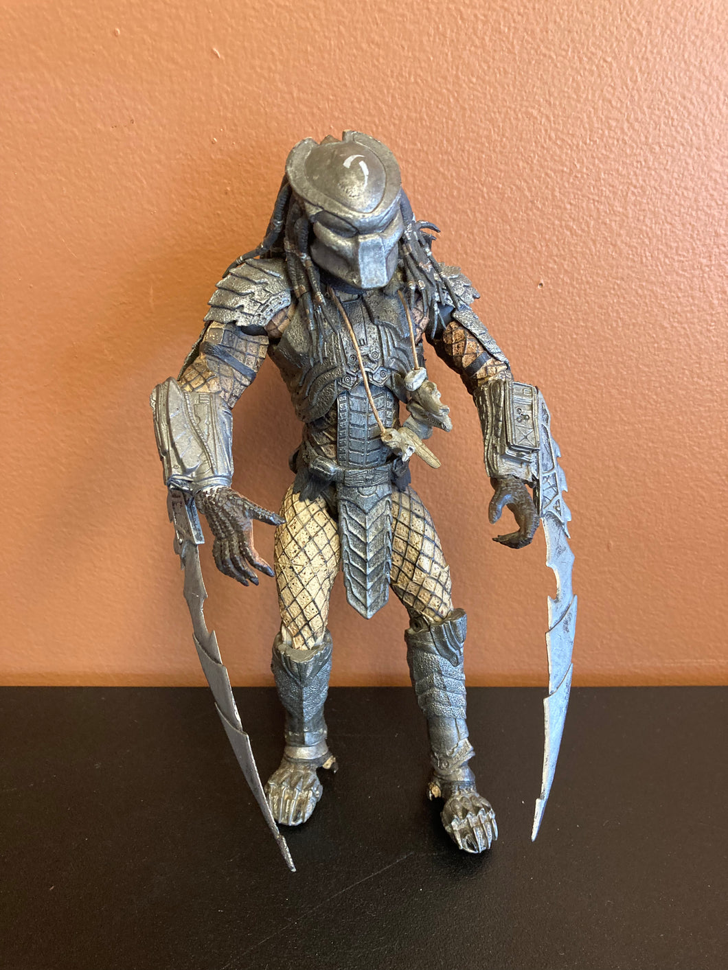 McFarlane Alien VS. Predator 2004 AVP Scar Predator Preowned Figure Incomplete