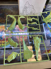 Load image into Gallery viewer, TOY BIZ Marvel Comics Level 2 The Mighty Thor Model Kit PREOWNED
