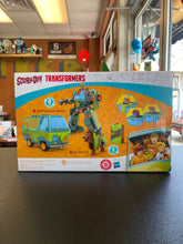 Load image into Gallery viewer, TRANSFORMERS X Scooby Doo Mysterious Prime &amp; Automutt
