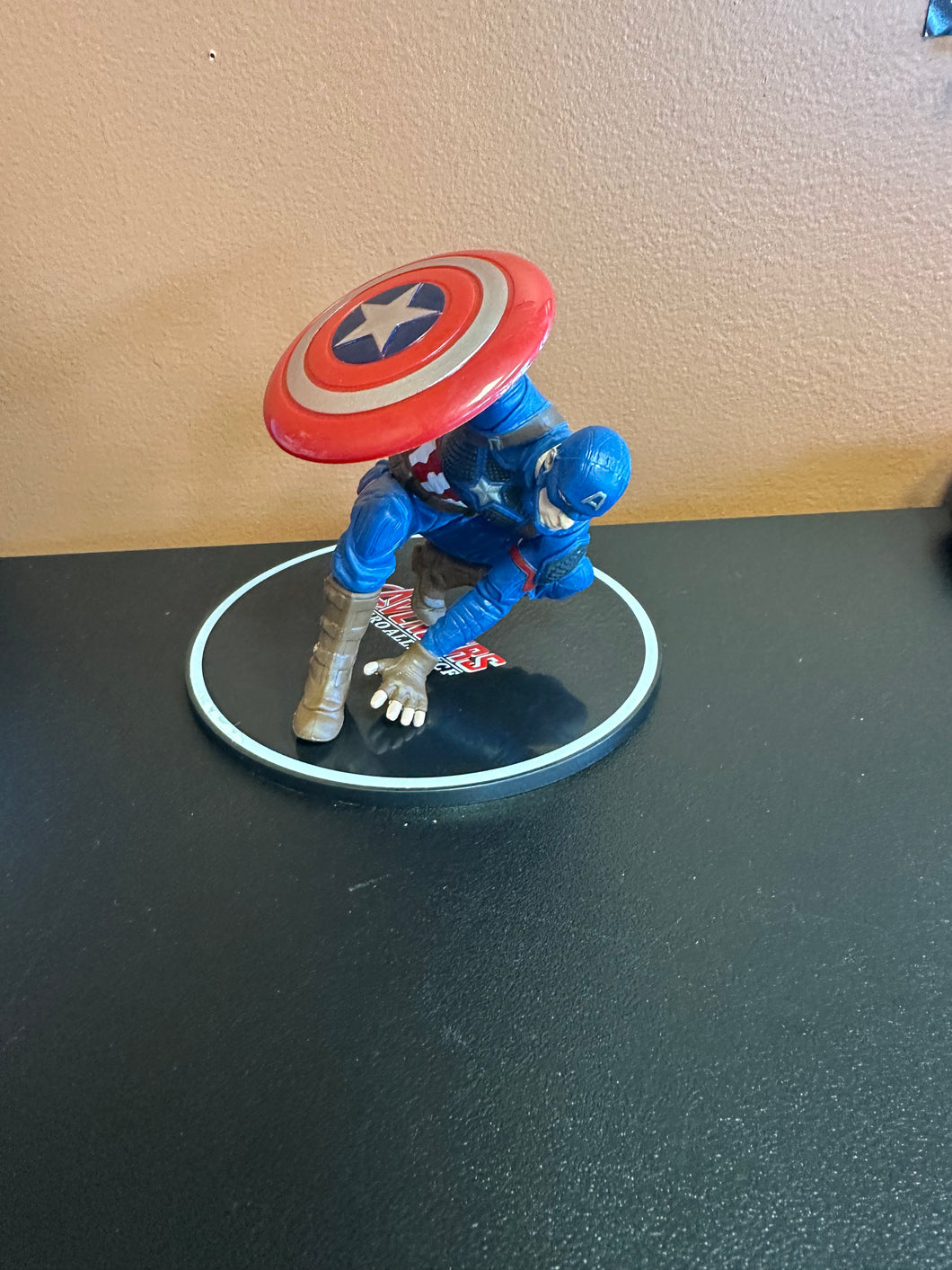 Avcnoers Hero Allia VCF Captain America Crouching Statue Preowned