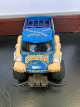 Load image into Gallery viewer, RadioShack SAMSON 4x4 Monster Machine RC Car PREOWNED NONWORKING
