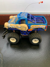 Load image into Gallery viewer, RadioShack SAMSON 4x4 Monster Machine RC Car PREOWNED NONWORKING

