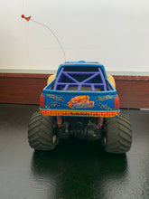 Load image into Gallery viewer, RadioShack SAMSON 4x4 Monster Machine RC Car PREOWNED NONWORKING
