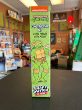 Load image into Gallery viewer, SNAP &amp; SWITCH TMNT Pizza Parlor With Mikey Construction Set
