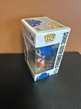 Load image into Gallery viewer, FUNKO POP GAMES SONIC THE HEDGEHOG WITH EMERALD 284
