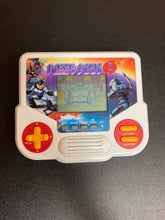 Load image into Gallery viewer, TIGER ELECTRONIC Mega Man 3 LCD Video Game
