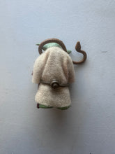 Load image into Gallery viewer, Kenner Star Wars 1980 Yoda with PAC-MAN Eyes Complete Preowned Figure
